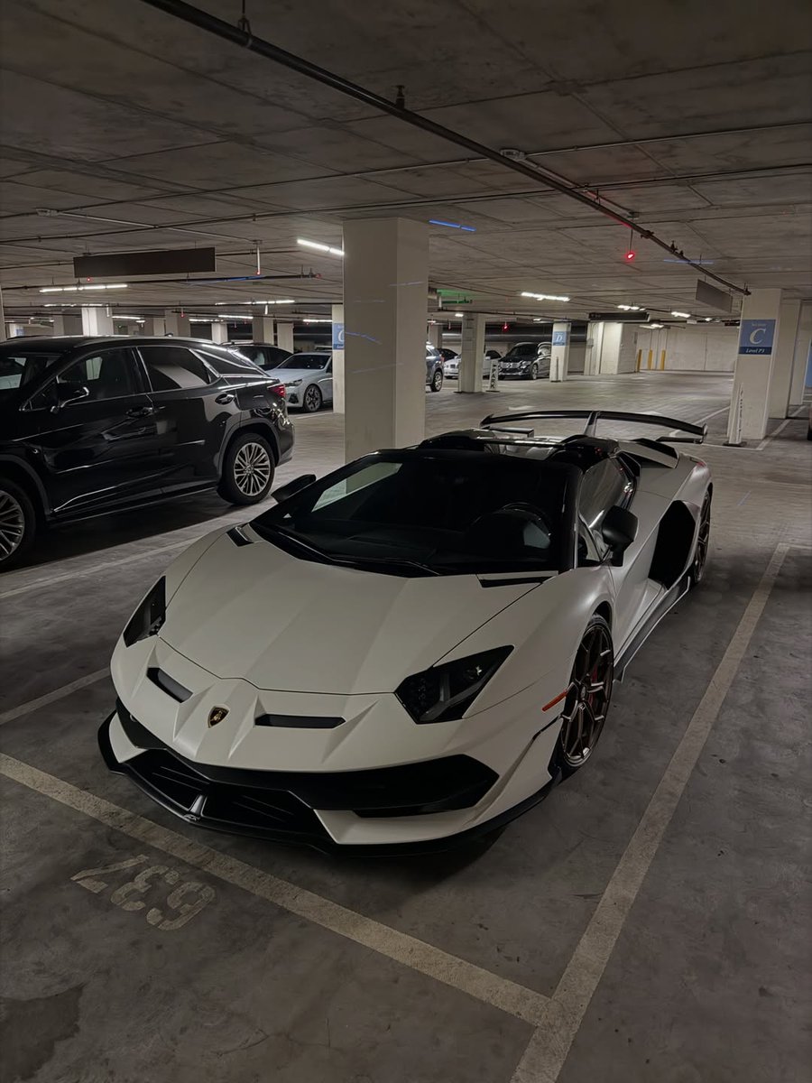 competitionreal's tweet photo. Lamborghini Aventador SVJ Roadster 🤍 https://t.co/3885eUGE0J
