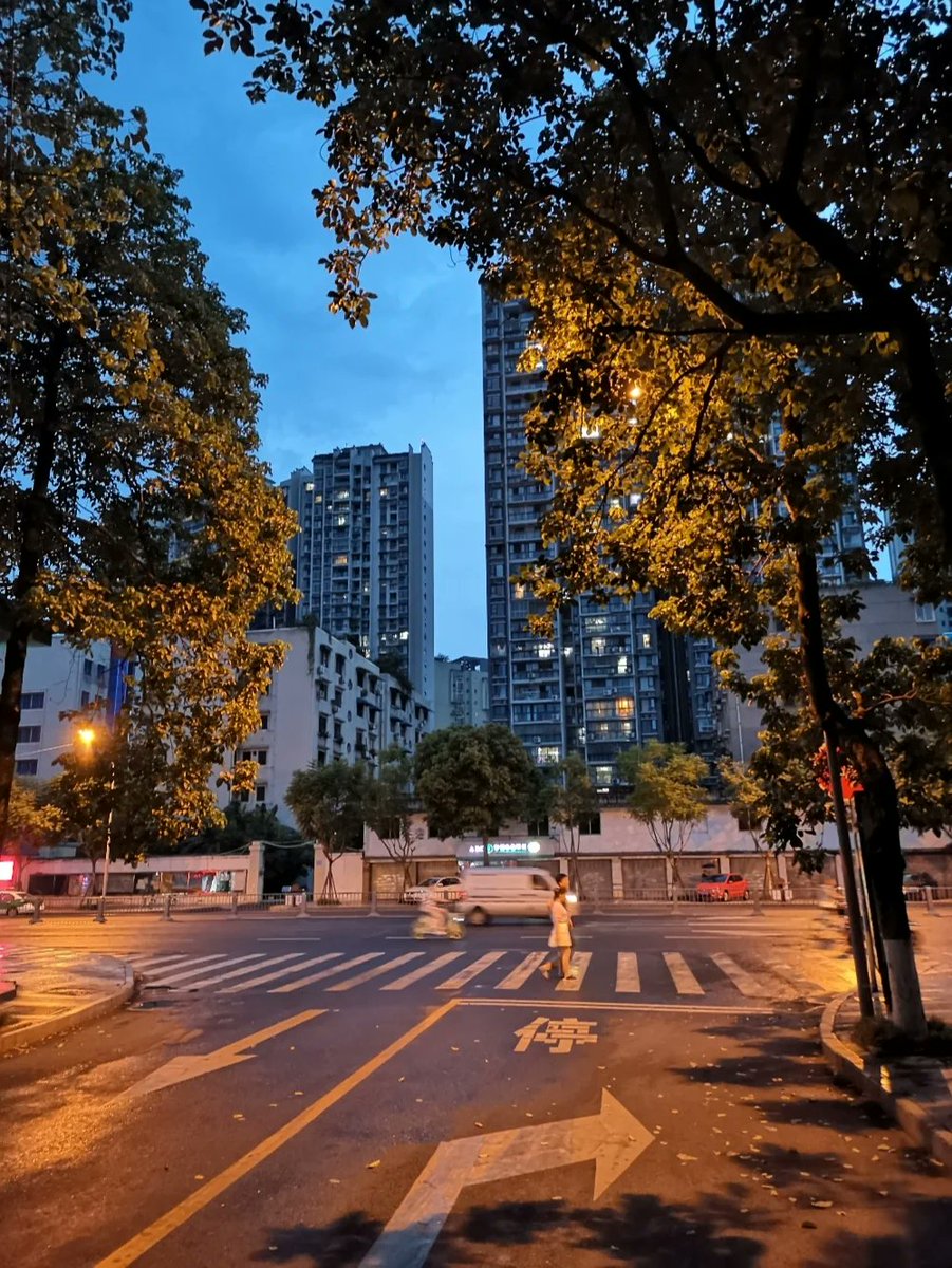 jinwo89's tweet photo. Just had the most chill late-night drive playlist moment—synth melodies hitting just right, windows down, streetlights blurring. Music makes every ordinary run feel like a little adventure https://t.co/RrxJ9gHBHO