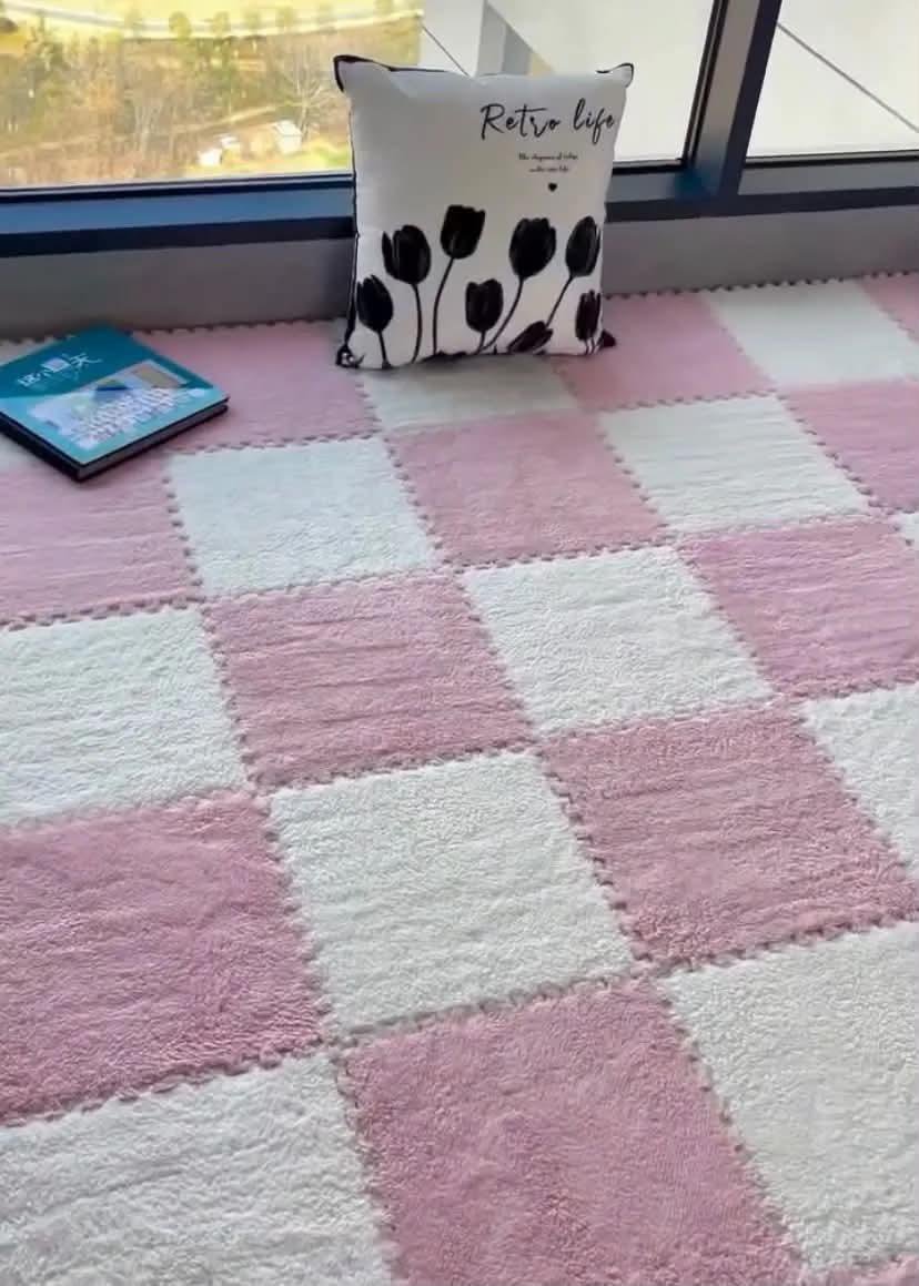 aquadreamt's tweet photo. DEYMMM BARU NYADAR kalo kamar/ kostan dikasih karpet model gini bakal SE-COZY ITU GAK SIH?? mana warnanya lucu-lucu banget lagi😭💗 https://t.co/vCEu16mpFu