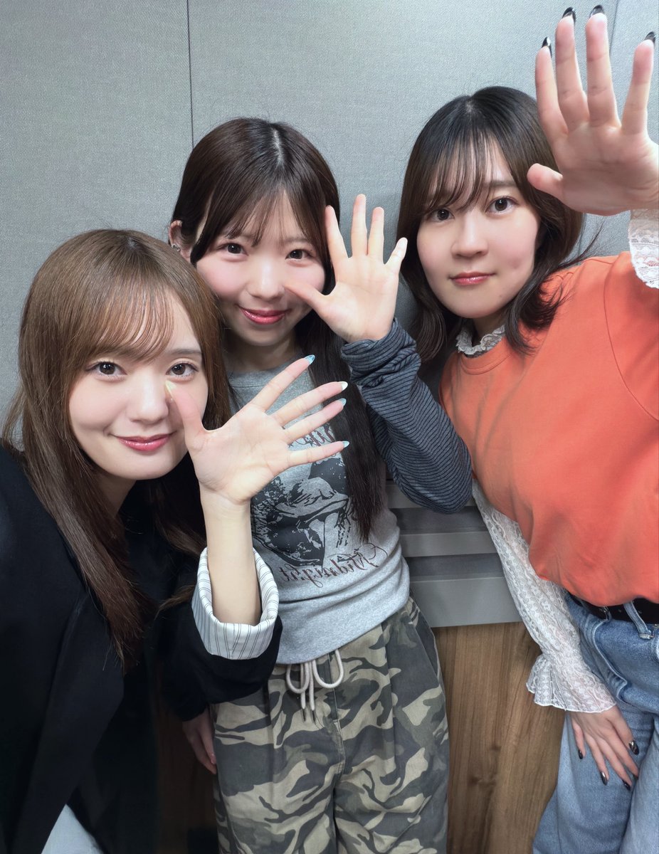 reina_kawamura6's tweet photo. 遅くなりましたが、#初星学園放送部 ご視聴いただきありがとうございました〜！

新曲の『め』のお話や福岡での思い出などなど沢山お話させていただきました！🍓

次の岩手公演組もとっても楽しみですね！✨️ https://t.co/tbMsqGxRle