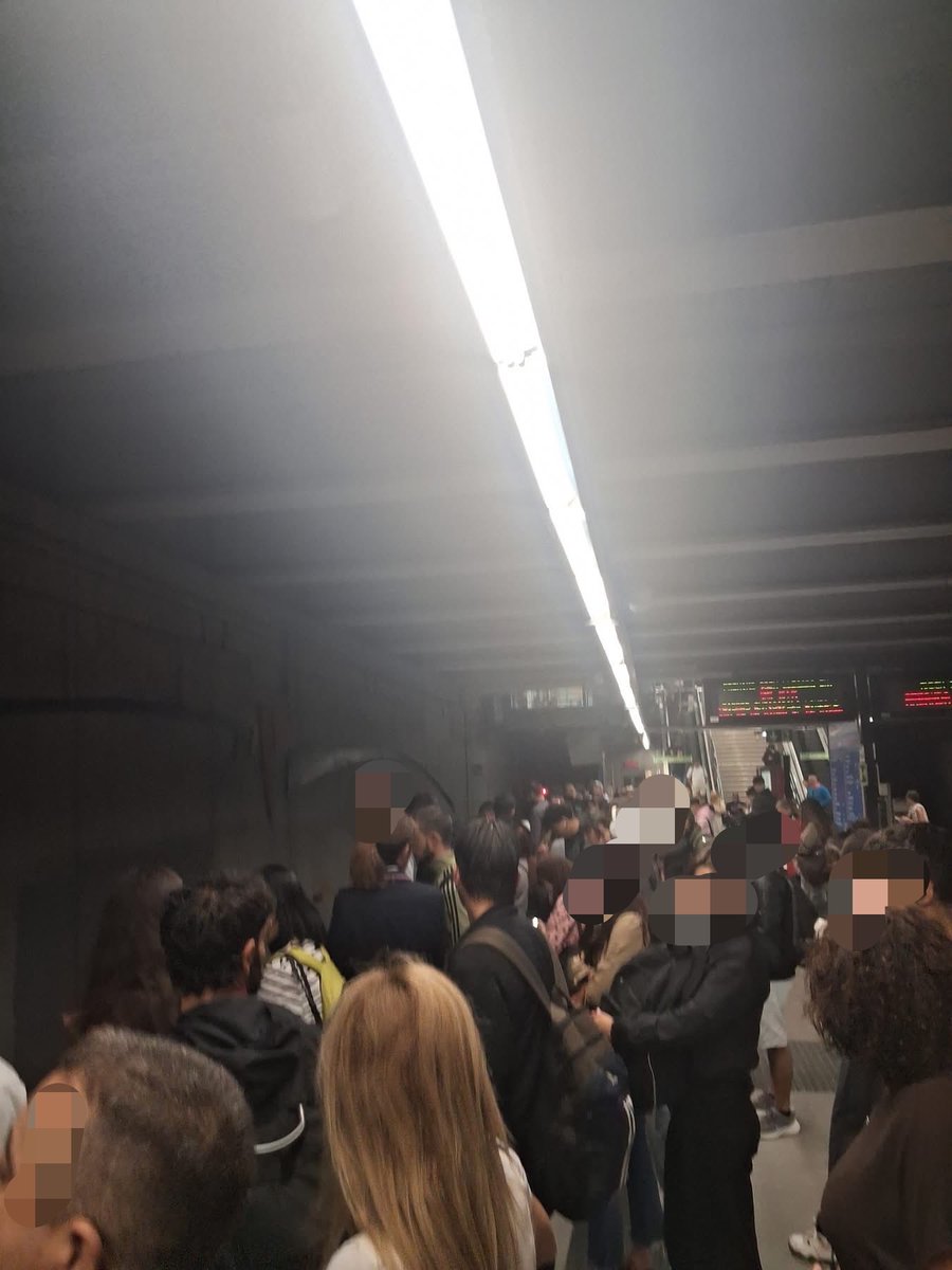 Linea9sinB's tweet photo. @metro_madrid así está Rivas-Urbanizaciones a las 7:15AM.

@jorgerodrigodo dices que tendremos “el mismo metro” cuando se quite el transbordo dentro de 3 años.

Dale una vuelta, anda. https://t.co/C1a8VPdUO4