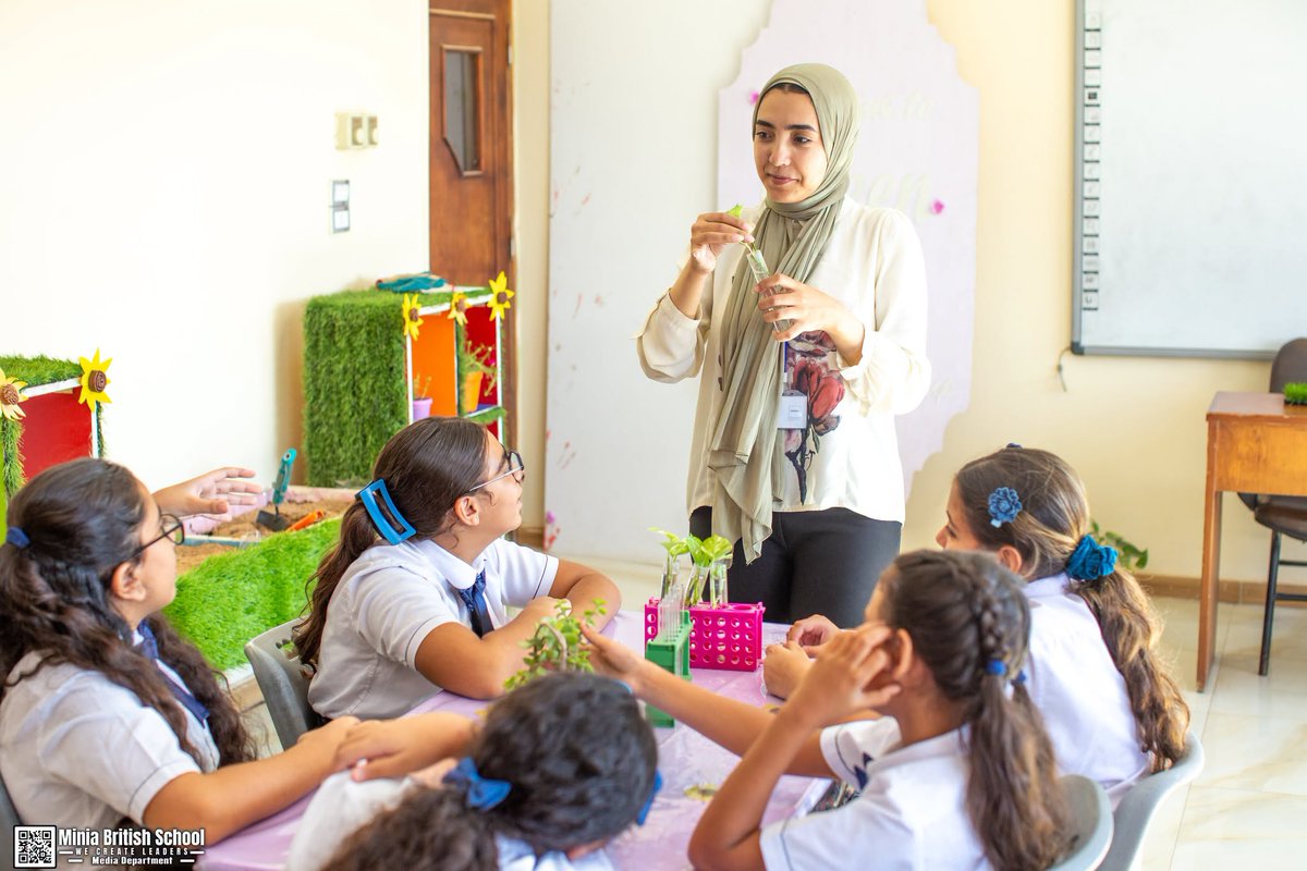MiniaBritishSch's tweet photo. إيد بتزرع فكرة في الأرض، وإيد بتصنع منها مستقبل.. 📷📷
#BackToSchool #العودة_للمدارس #BackToSchool #عام_دراسي_جديد #مدرسة_المنيا_البريطانية_الدولية #المنيا #تعليم_متميز #MBIS #MBS https://t.co/CnGhlskxoa