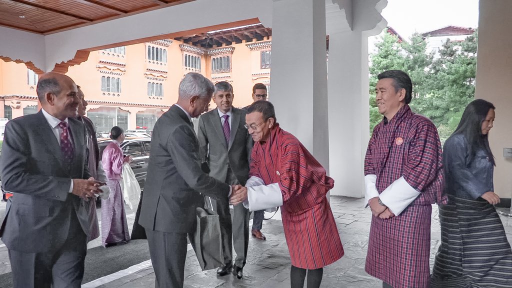 DrSJaishankar's tweet photo. Thank Finance Minister Bhutan Lyonpo @lekeydorji for the warm welcome in Thimphu. 

🇮🇳 🇧🇹 https://t.co/t8robkrSU0