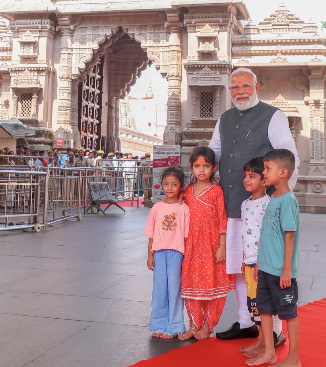 ipushkarsingh's tweet photo. देश के यशस्वी प्रधानमंत्री आदरणीय नरेंद्र मोदी जी को 76वें जन्मदिवस पर हार्दिक शुभकामनाएं! 🎂 सनातन संस्कृति के सांस्कृतिक पुनर्जागरण और राष्ट्र सेवा के आपके संकल्प को देश सदैव याद रखेगा। पूरे देश में जारी 'सेवा संकल्प अभियान' के लिए आपको वंदन! 🙏
@narendramodi 

#HBDModiji https://t.co/GPVEbeoAwV