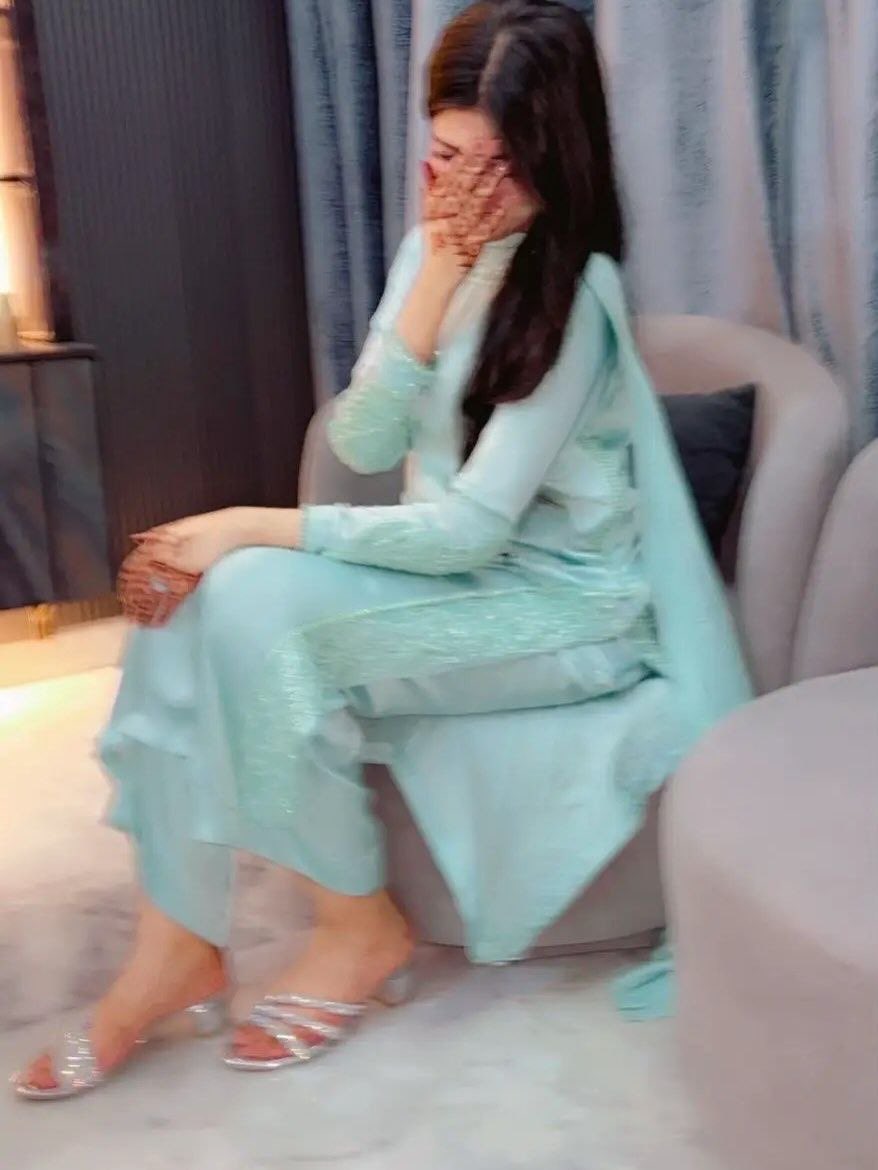 MK__Ziddi's tweet photo. 𝑫𝒐𝒏’𝒕 𝒋𝒖𝒅𝒈𝒆 𝒑𝒆𝒐𝒑𝒍𝒆 𝒃𝒚 𝒘𝒉𝒂𝒕 𝒕𝒉𝒆𝒚 𝒔𝒉𝒐𝒘 𝒚𝒐𝒖. 𝑺𝒐𝒎𝒆𝒕𝒊𝒎𝒆𝒔, 𝒕𝒉𝒆 𝒓𝒆𝒂𝒍 𝒔𝒕𝒐𝒓𝒚 𝒊𝒔 𝒉𝒊𝒅𝒅𝒆𝒏 𝒃𝒆𝒉𝒊𝒏𝒅 𝒕𝒉𝒆 𝒂𝒑𝒑𝒆𝒂𝒓𝒂𝒏𝒄𝒆…🥀🩵 https://t.co/7X9drf9e6A