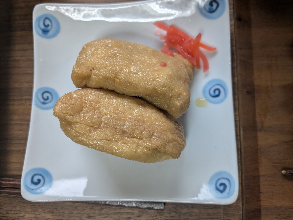 h_secondlife's tweet photo. いなり寿司を作ってたら少しご飯が余ってしまったのでそのご飯をおもむろに素手で掴んで口に入れて一瞬で片付けた自分は妖怪みたいだった💀

#おうちご飯 https://t.co/DW7dL7AZkF