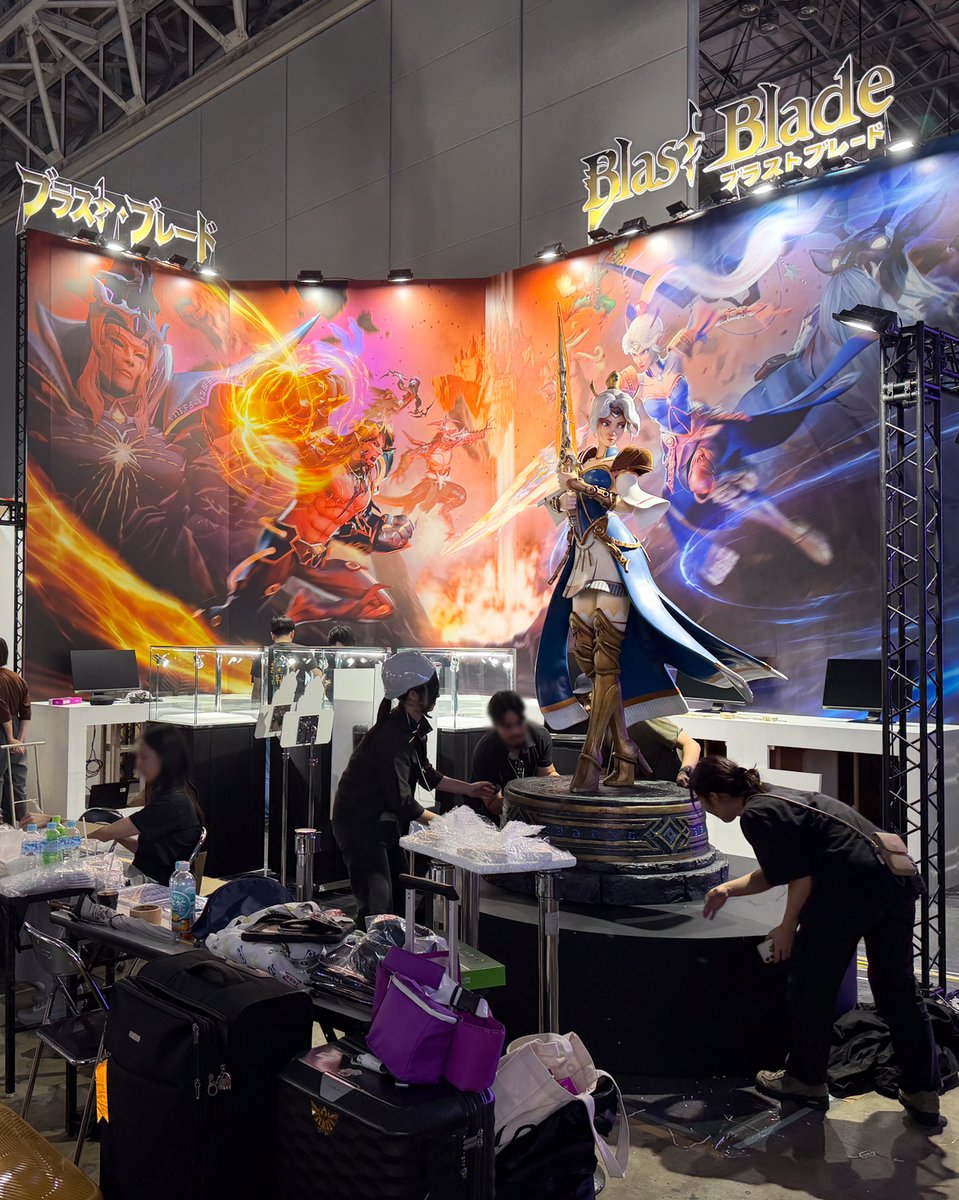 BlastBladeJP's tweet photo. ⚔️ いよいよ東京ゲームショウ2026開幕前日！
もうすぐ『Blast Blade』を実際にプレイできるチャンスがやってきます！
さらに、ここでしか手に入らない豪華な限定グッズも盛りだくさん！

🔥 バトルに参戦して、ブース02-S01で相手をステージ外へ吹き飛ばそう！

#blastbladegame #TGS #Fightinggames https://t.co/AHhOfjc5zF