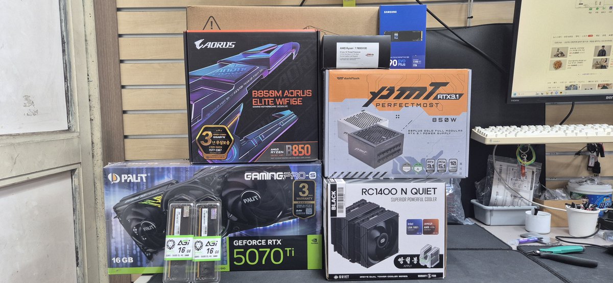dohwicom's tweet photo. 라이젠 7800X3D+RTX 5070Ti로 구성된 390만원대 게임용 PC 출고 사진입니다

※조립비 별도※

고사양 게임 및 VR 환경에서 사용 할 목적으로 작업 의뢰주셨습니다

카카오톡 오픈채팅: https://t.co/ZLbG4l3lH1
디스코드: dohwicom https://t.co/NVdNZsCdk6