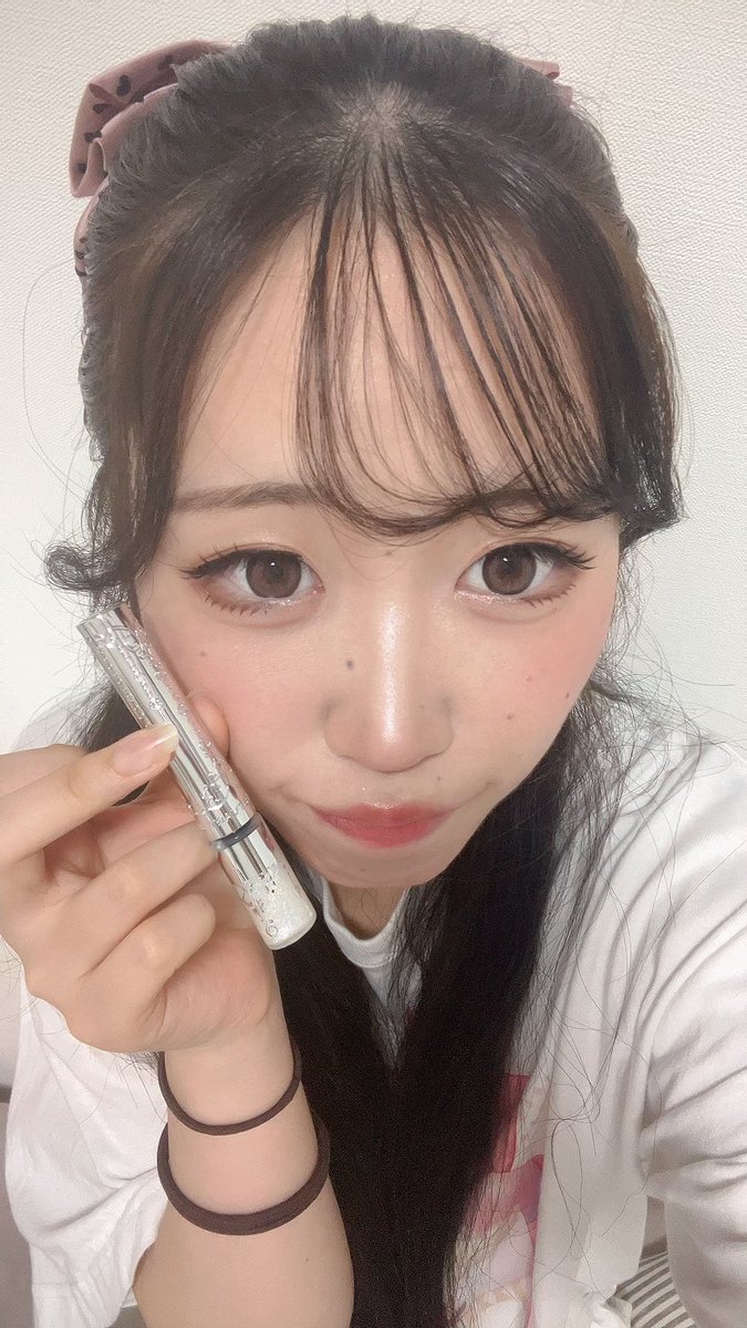 Fleur_Princess's tweet photo. もるにゃん先輩に貰ったラメ♡

めっちゃ盛れるしキラッキラなのに上品で超可愛い🥹
 #JILLSTUART 
 #アイダイヤモンドグリマー https://t.co/D0SBaGmTVQ
