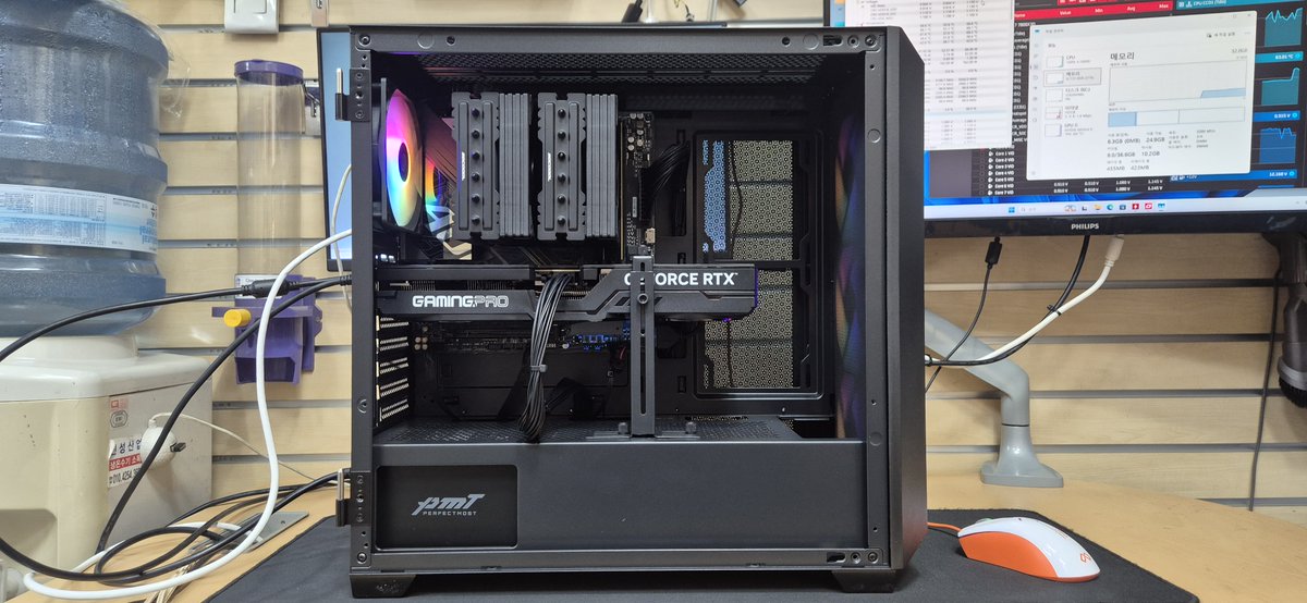 dohwicom's tweet photo. 라이젠 7800X3D+RTX 5070Ti로 구성된 390만원대 게임용 PC 출고 사진입니다

※조립비 별도※

고사양 게임 및 VR 환경에서 사용 할 목적으로 작업 의뢰주셨습니다

카카오톡 오픈채팅: https://t.co/ZLbG4l3lH1
디스코드: dohwicom https://t.co/NVdNZsCdk6