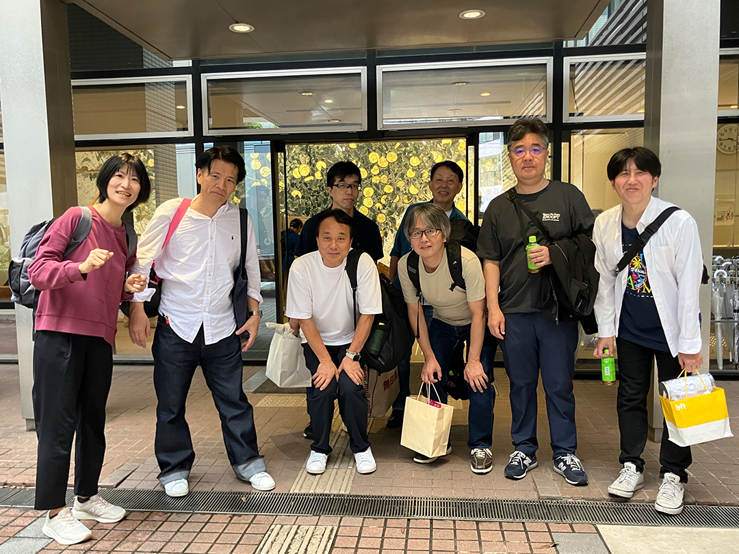 it__axis's tweet photo. 【社会貢献への取り組み】
９月12日（土）に「第18回チャリティ大バザー」（主催：青少年福祉センター後援会）が開催されました。
隔年で開催されるバザーにおいて、バザー前日と当日のボランティアスタッフとして参加をしました。
バザーの売上は210万円程であり、売上金は児童養護施設、自立援助ホームの運営資金になります。
当社は、一人でも多くの子どもたちの自立への手助けをし、子どもたちの希望を繋ぎ、明るい未来へ踏み出す力となれるように、今後も社会福祉法人 青少年福祉センターを支援いたします。

アクシスの社会貢献活動
https://t.co/7k4KgINU1Z

#チャリティ #チャリティバザー #CSR #SDGs #ESG #社会貢献活動
#株式会社アクシス #アクシス #axis #tokyo #toranomon #shimbashi #sendai #osaka #fukuoka #okinawa
#東京 #虎ノ門 #新橋 #仙台 #大阪 #福岡 #沖縄