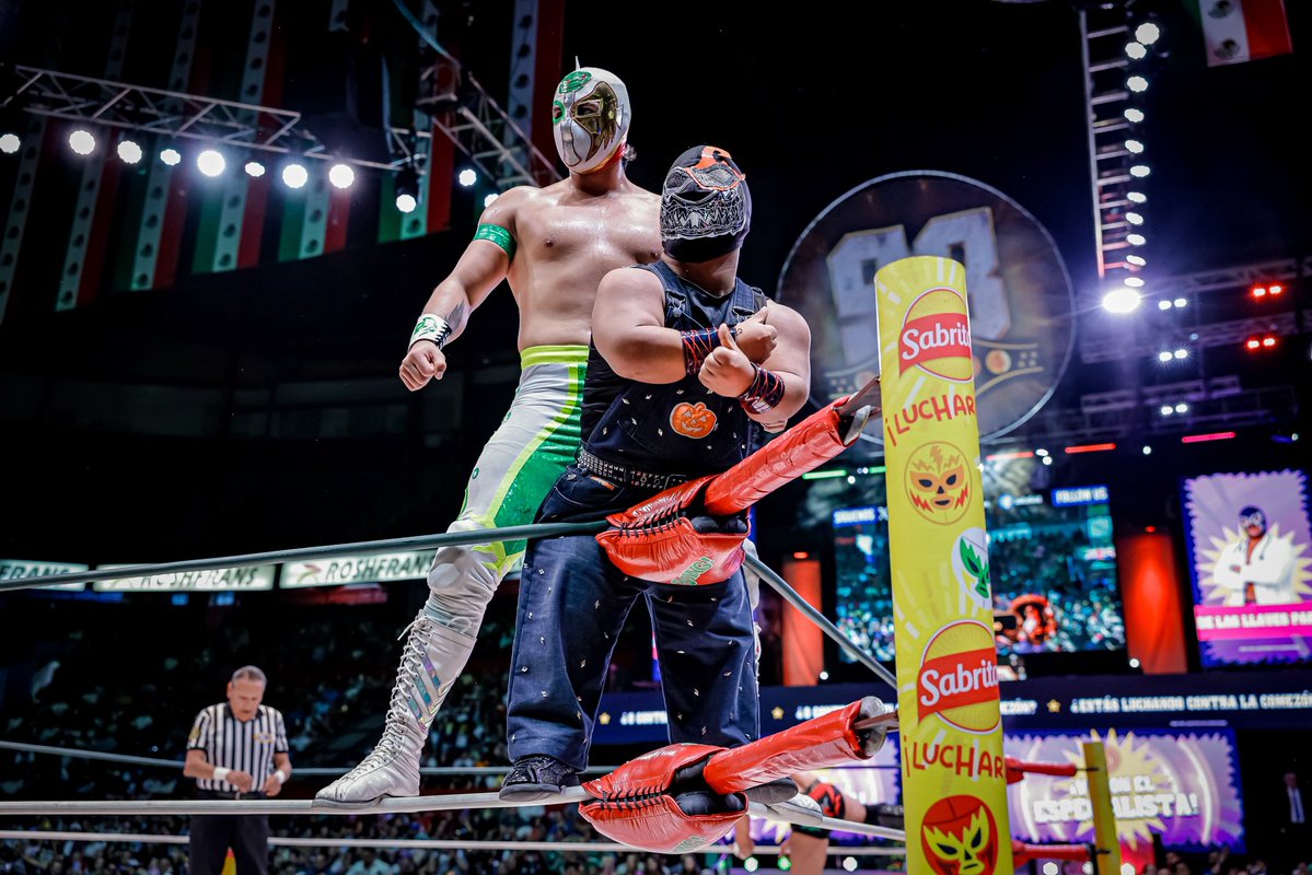 CMLL_OFICIAL's tweet photo. 📸 Checa la galería completa de la Tarde Mexicana en https://t.co/e252W3r2aI 

#TardeMexicanaCMLL 
#CMLL #LuchaLibre https://t.co/BZ4oFB8Wv9
