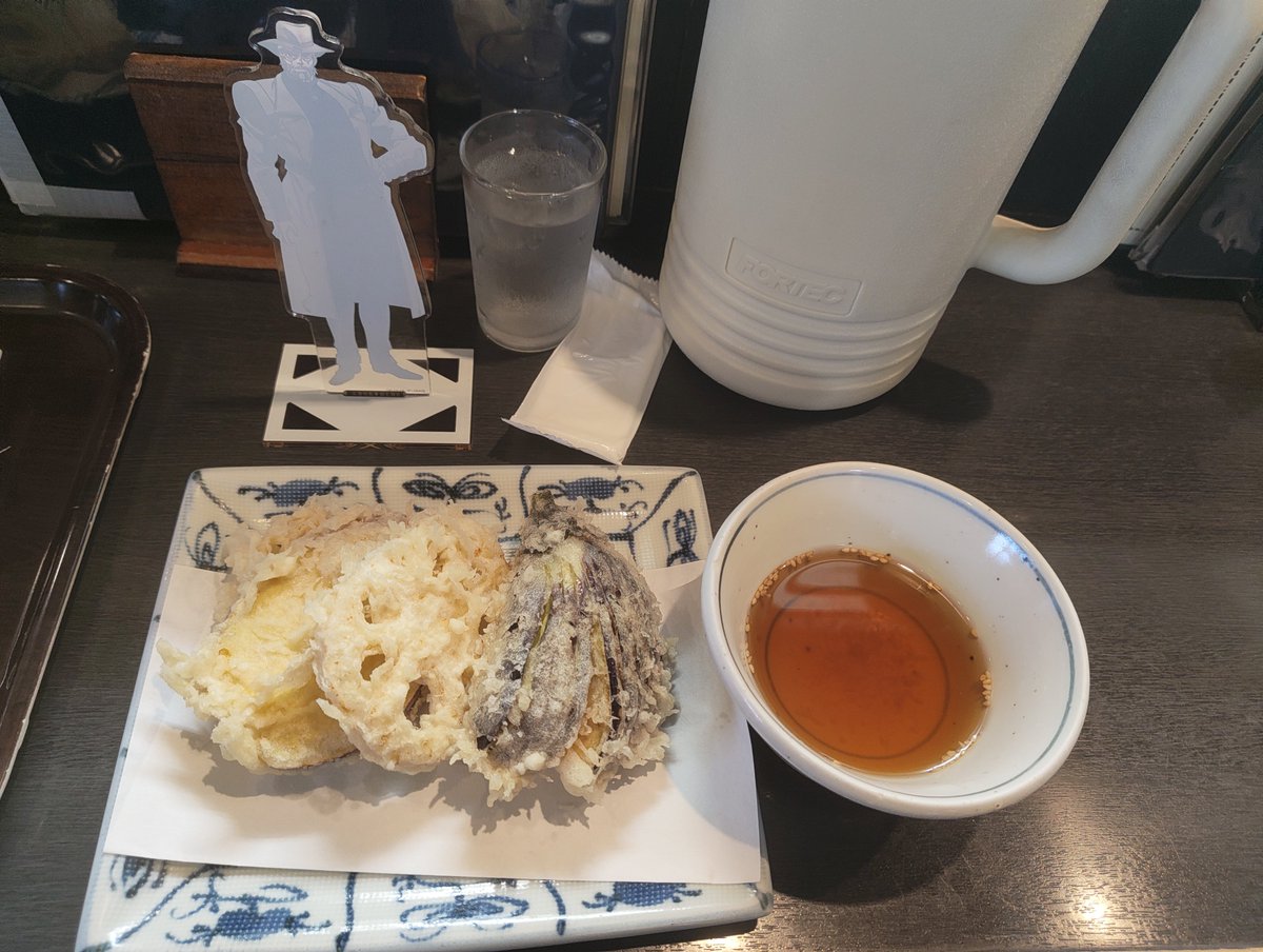 silverjuza's tweet photo. 赤羽、手打うどん すみた
かしわおろしぶっかけ、野菜天盛
https://t.co/FDrvBucI1w https://t.co/uLZZq8vpeS