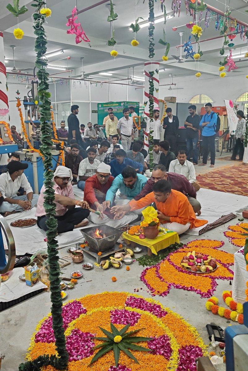 foetlkouniv's tweet photo. अभियांत्रिकी  संकाय, @lkouniv  में भगवान श्री विश्वकर्मा पूजा का भव्य आयोजन हुआ। इस पावन अवसर पर भगवान विश्वकर्मा से सभी के सुख, समृद्धि, सफलता एवं उन्नति की कामना की गई। पूजा में रजिस्ट्रार @lkouniv श्रीमती भावना मिश्रा एवं संकाय के डीन प्रो० सत्येंद्र पाल सिंह उपस्थित रहे। https://t.co/kPo5yLxCsd