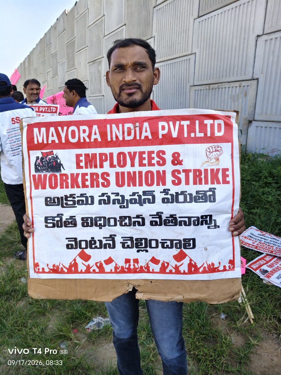 MAYORAIND's tweet photo. @mayoraindah
@Achyut_K_Reddy
@TelanganaCOL
@TelanganaCMO
@TelanganaCS
@VSrinivasGoud

"32 రోజులుగా ఇంట్లో పిల్లల మొఖాలు సరిగ్గా చూడలేదు... కానీ రేపటి వాళ్ల భవిష్యత్తు కోసమే ఈరోజు రోడ్డుపై నిలబడ్డాం! మన త్యాగం వృధా పోదు... మయోర యాజమాన్యం దిగిరాక తప్పదు!"

"కంపెనీని లాభాల బాట పట్టించడానికి రక్తాన్ని చెమటగా మార్చాం... కానీ ఈరోజు మనల్ని రోడ్డున పడేస్తారా? మన శ్రమ సాక్షిగా చెప్తున్నాం... మన డిమాండ్లు త��రేవరకు ఈ మయోర కార్మిక పిడికిలి సడలదు!"

"బాలమల్లేష్ అన్నను అన్యాయంగా తొలగించినప్పుడు మనందరి కడుపు మండింది! మన కోసం నిలబడ్డ నాయకుడిని తిరిగి విధుల్లోకి తెచ్చుక��నే వరకు... మయోర యూనియన్ జెండా దించే ప్రసక్తే లేదు!"

"32 రోజులు గడిచినా మనలో నమ్మకం తగ్గలేదు, ఐక్యత చెదరలేదు. ఎండనక, వాననక మనం పడుతున్న ప్రతి కష్టం... రేపు మన హక్కుల సాధనకు పునాది అవుతుంది!"

"ఇది కేవలం ఒక సమ్మె కాదు, మన బతుకు దెరువు పోరాటం! వేతన ఒప్పందం జరిగే వరకు, ఉద్యోగ భద్రత సాధించే వరకు వెనకడుగు వేస్తే మనల్ని మనమే క్షమించుకోలేం... పోరాడుదాం-గెలుద్దాం!"

"కార్మిక సోదరులారా... యాజమాన్యం మన ఓర్పును పరీక్షిస్తోంది. కానీ మనది ఉక్కు సంకల్పం! ఒక్కడిగా వస్తే తొొక్కేస్తారు, యూనియన్ గా ఒక్కటయ్యాం... మనల్ని ఎవ్వరూ ఆపలేరు! కార్మిక ఐక్యత వర్ధిల్లాలి!"