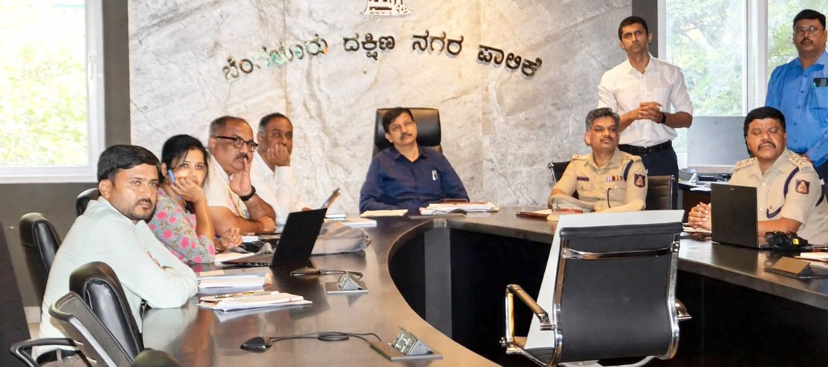 GBA_office's tweet photo. 🅿️ AI-Based Smart Parking Pilot Coming to Jayanagar! 🤖

🚗 Smarter Parking. Better Traffic Management.

Bengaluru South City Corporation is partnering with Park Lens to introduce an AI-based Smart Parking System on a pilot basis in Jayanagar.

Commissioner K. N. Ramesh directed officials to prioritize pedestrian safety, efficient road-space utilization and smooth traffic movement while finalizing the parking layout.

🔹 AI cameras to detect vacant parking spaces in real time
🔹 QR code + UPI payments for convenient digital parking fees
🔹 Scientific angular parking layouts to optimize road space
🔹 Automated alerts for unpaid and overstay violations
🔹 Wheel-clamp enforcement for parking violations
🔹 Coordination with Traffic Police & BESCOM for smooth implementation
🔹 Pilot testing on select Jayanagar roads before wider rollout

Smart Parking. Smarter Bengaluru. 🚦✨

#BengaluruSouthCityCorporation #SmartParking #Jayanagar #AIBasedParking #ParkLens #TrafficManagement #DigitalParking #UPIPayments #SmartBengaluru #BengaluruDevelopment