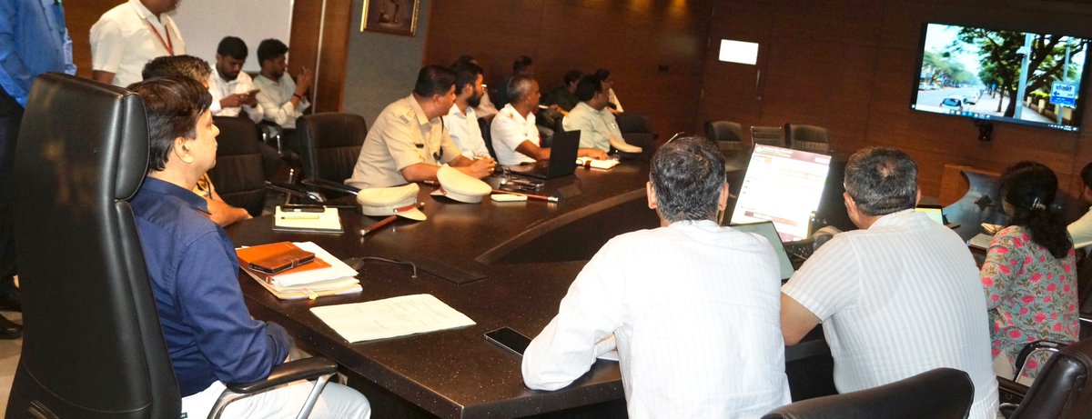 GBA_office's tweet photo. 🅿️ AI-Based Smart Parking Pilot Coming to Jayanagar! 🤖

🚗 Smarter Parking. Better Traffic Management.

Bengaluru South City Corporation is partnering with Park Lens to introduce an AI-based Smart Parking System on a pilot basis in Jayanagar.

Commissioner K. N. Ramesh directed officials to prioritize pedestrian safety, efficient road-space utilization and smooth traffic movement while finalizing the parking layout.

🔹 AI cameras to detect vacant parking spaces in real time
🔹 QR code + UPI payments for convenient digital parking fees
🔹 Scientific angular parking layouts to optimize road space
🔹 Automated alerts for unpaid and overstay violations
🔹 Wheel-clamp enforcement for parking violations
🔹 Coordination with Traffic Police & BESCOM for smooth implementation
🔹 Pilot testing on select Jayanagar roads before wider rollout

Smart Parking. Smarter Bengaluru. 🚦✨

#BengaluruSouthCityCorporation #SmartParking #Jayanagar #AIBasedParking #ParkLens #TrafficManagement #DigitalParking #UPIPayments #SmartBengaluru #BengaluruDevelopment