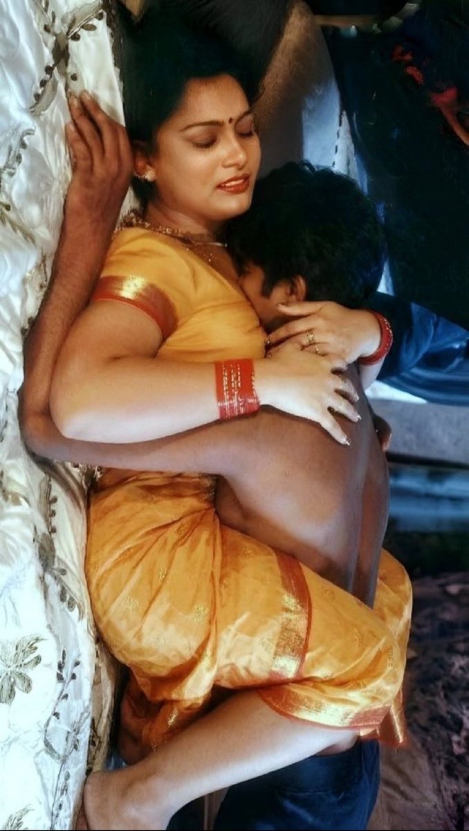 onscreenhotie's tweet photo. After a hard session 💥

#mommy #momson https://t.co/DiRvhLZj0k