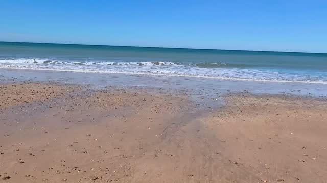 NidaLeidecpj's tweet photo. ... y, como Jesucristo, resucité un domingo. En este caso, he resucitado junto al mar, tan reparador y tan medicinal para quienes, como servidor, nos sentimos afortunados de tenerlo cerca. A veces, el mar, como la vida, nos dice que ya ha llegado https://t.co/ovqyCef7nb