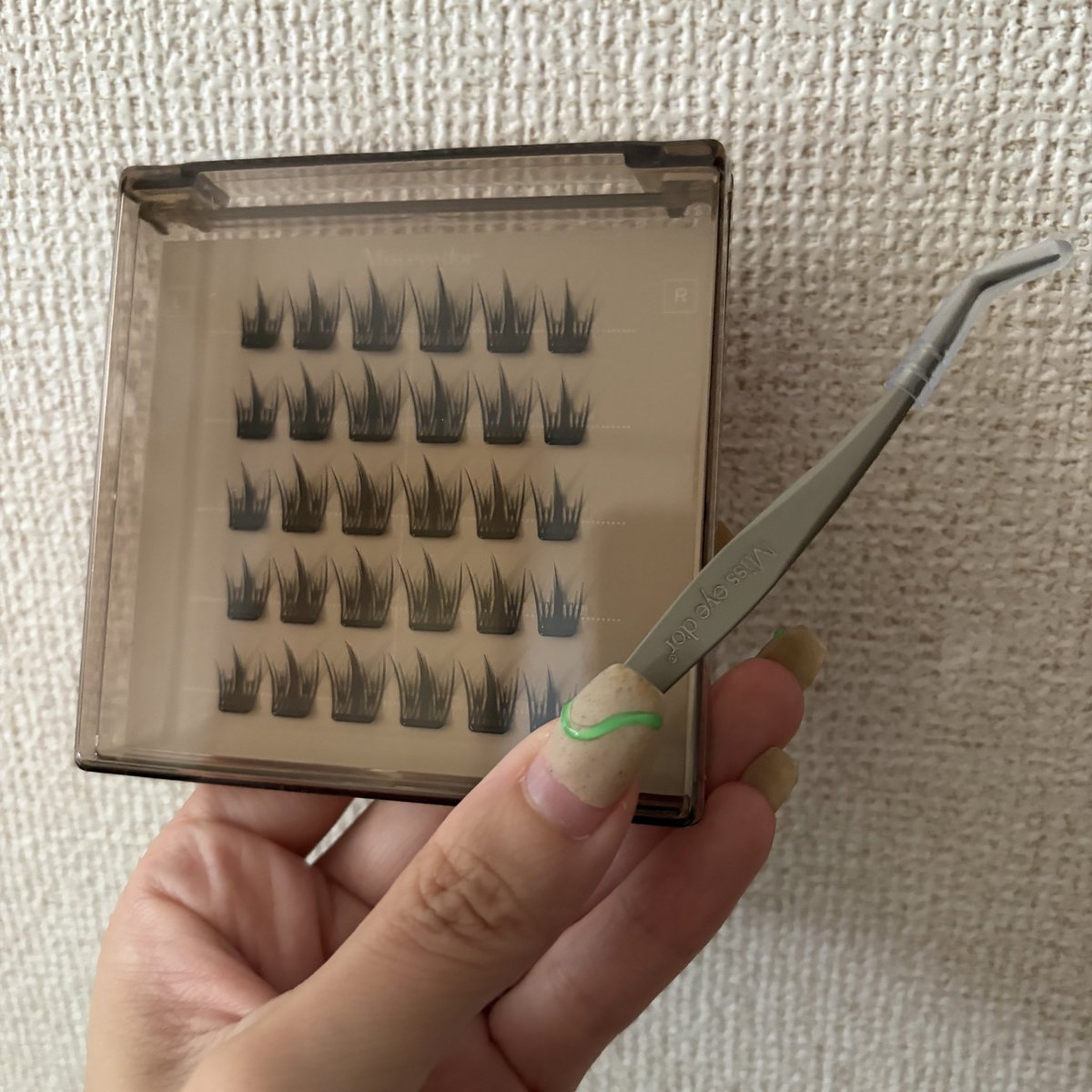 ss_ss_84's tweet photo. Miss eye d’or「1秒まつエク」SWEETを使ってみました♡
束感のあるデザインで、つけるだけで目元がぱっちり華やかに✨30PCS入りで、気分やメイクに合わせてボリュームを調整できるのも嬉しい♪忙しい日にも手軽にまつエク気分を楽しめます🥰 https://t.co/gW4DEPTLlc
