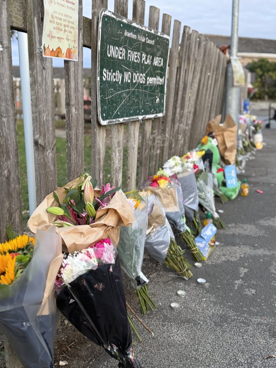 NickDixonITV's tweet photo. Flowers, toys and teddy bears left for Noah at the playground where he was last seen on Tuesday…Small gestures of kindness for a little boy and a family facing unimaginable grief 🙁 https://t.co/EWJTQ4Pn34