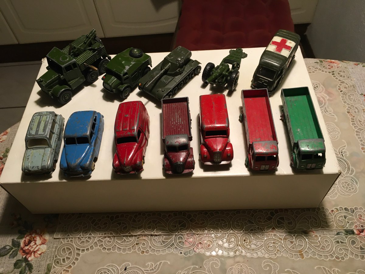 RosettaWiklund's tweet photo. Nieuwe oogst! Nieuwe toevoegingen aan de gebruikte Dinky Toys collectie. Met dank AAAAAA mij vader die deze handel wist te scoren. https://t.co/gBP562YveE