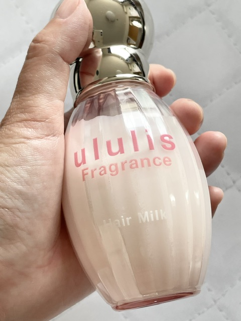 B_saki415's tweet photo. ululis フレグランス ヘアミルク使ってみた。
見た目も可愛いし、私が使ってるピオニー＆ローズの香りはやさしくちょっと甘めで使いやすいよ！
やや緩めのテクスチャで髪に馴染ませやすいし、ベタつかず適度なしっとり感が気に入った〜😆 https://t.co/06cBK61jW4