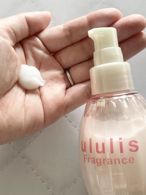 B_saki415's tweet photo. ululis フレグランス ヘアミルク使ってみた。
見た目も可愛いし、私が使ってるピオニー＆ローズの香りはやさしくちょっと甘めで使いやすいよ！
やや緩めのテクスチャで髪に馴染ませやすいし、ベタつかず適度なしっとり感が気に入った〜😆 https://t.co/06cBK61jW4