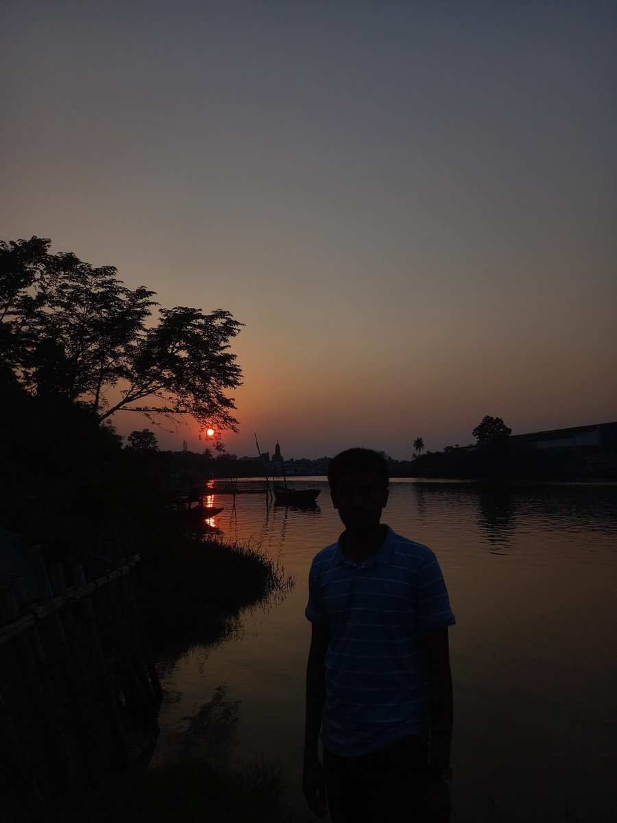 ProsenjitB80455's tweet photo. The setting of the sun does not mean that all hope is lost.
 A new sun gives a person new dreams. https://t.co/kGKODSo4dS