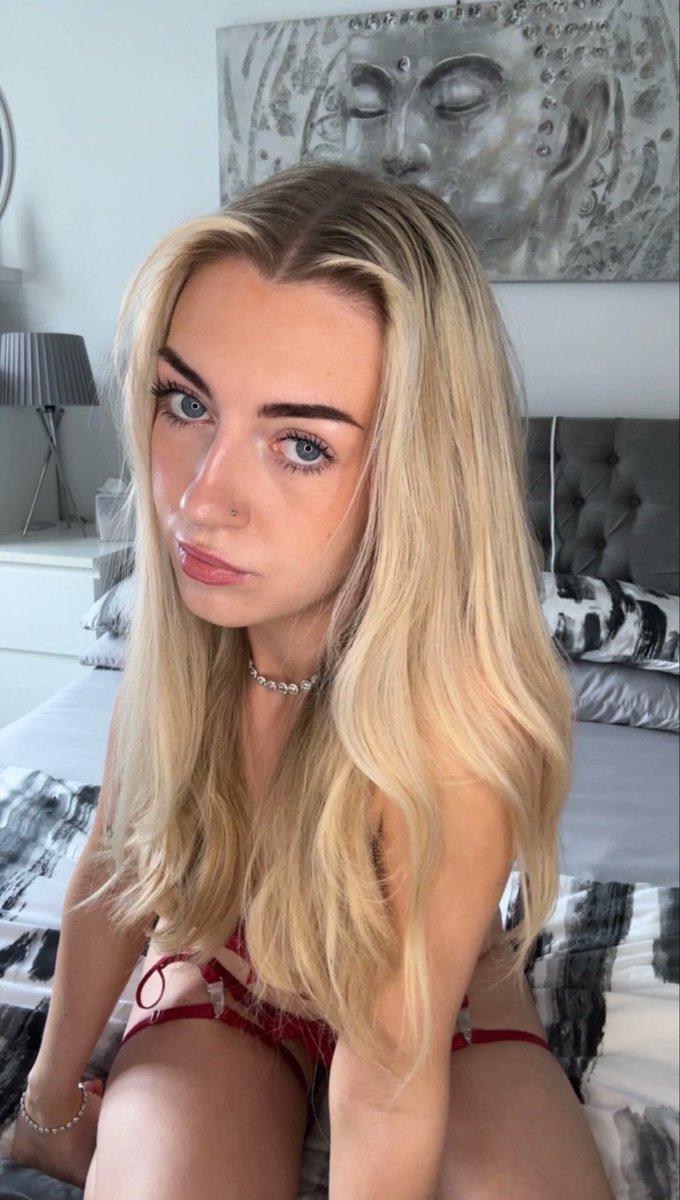 abbie_western's tweet photo. way more than just a pretty face 👸🏼😈

https://t.co/XyLl3f5NFL https://t.co/yGqlxpVEM7