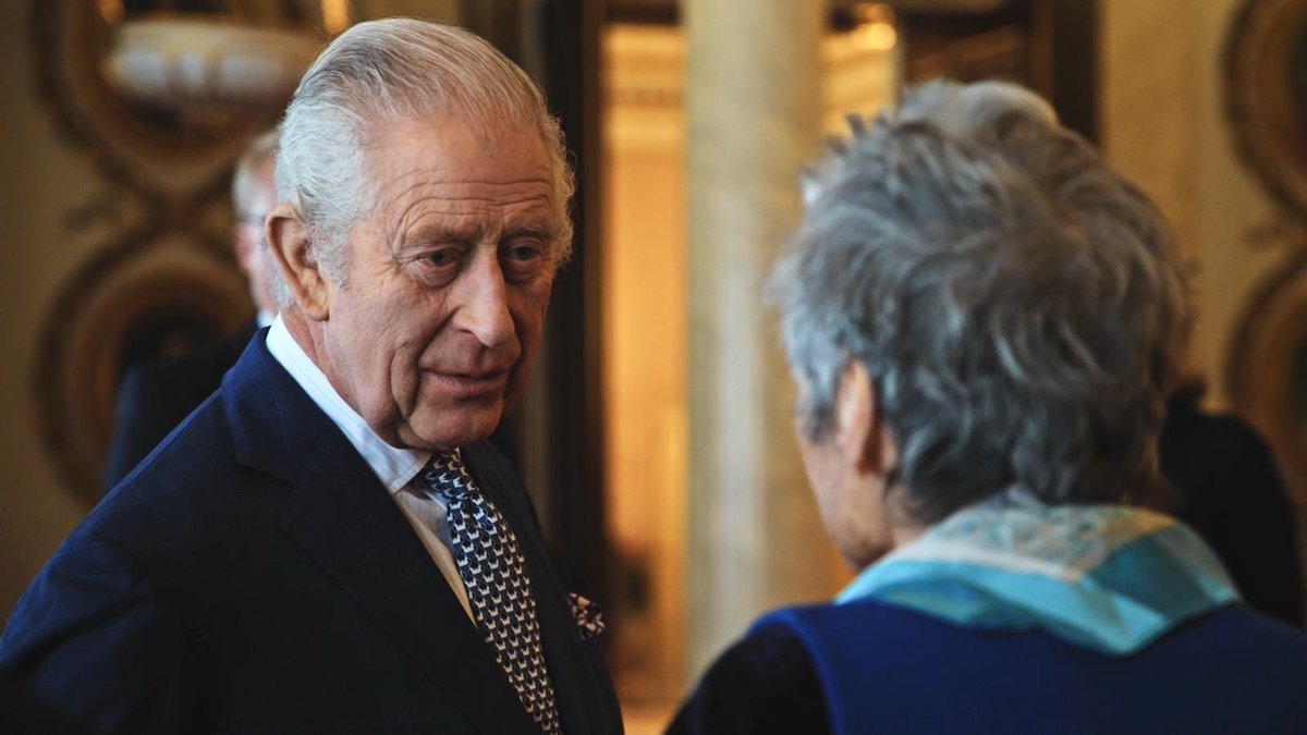 RoyalReporter's tweet photo. What’s more important and what will social media posters be talking about? The Royal Family’s various dramas over Harry and Meghan and Diana or the King convening experts amid fears artificial intelligence could wipe out humanity within 10 years?

https://t.co/t3Pj4g0aK3 https://t.co/ddrrXdeNMu