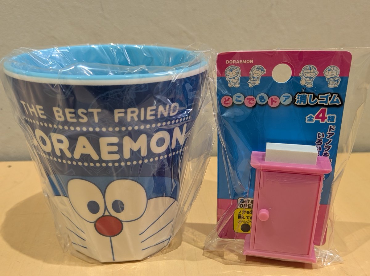 nowamart's tweet photo. こんにちは😊のわまーとです。
ドラえもんのメラニンコップ、どこでもドア消しゴムが入荷しました。
ドラえもんファン必見です！
是非お買い求め下さい。
#のわまーと #黒部宇奈月温泉駅 #お土産 #ドラえもん #コップ #消しゴム https://t.co/mXfn1VUa3o