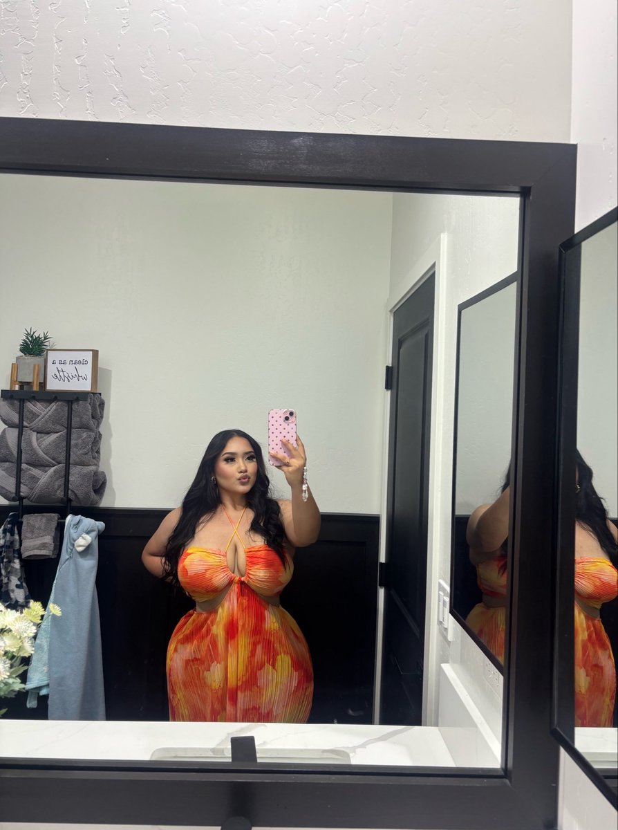 sandraaaaaa222's tweet photo. Just realized you can now post more than one pic on here 😛 https://t.co/A8HST7kajt