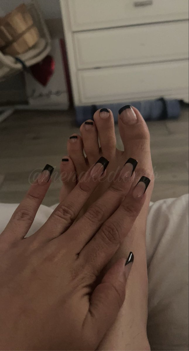 lose2lamb's tweet photo. black french tips on da toes :) https://t.co/yD9uCcZ5Oa