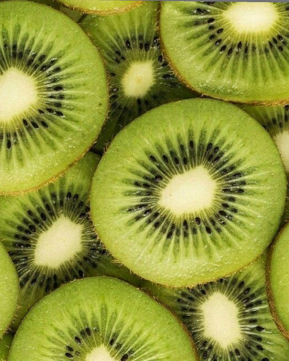 saasha_2704's tweet photo. What do you think these visuals are being used for? 👀

All these close-up fruit shots, but what kind of product are we marketing?

Food &amp; beverage? Skincare? Wellness? 

What’s your first guess? https://t.co/d2IstwvbYx