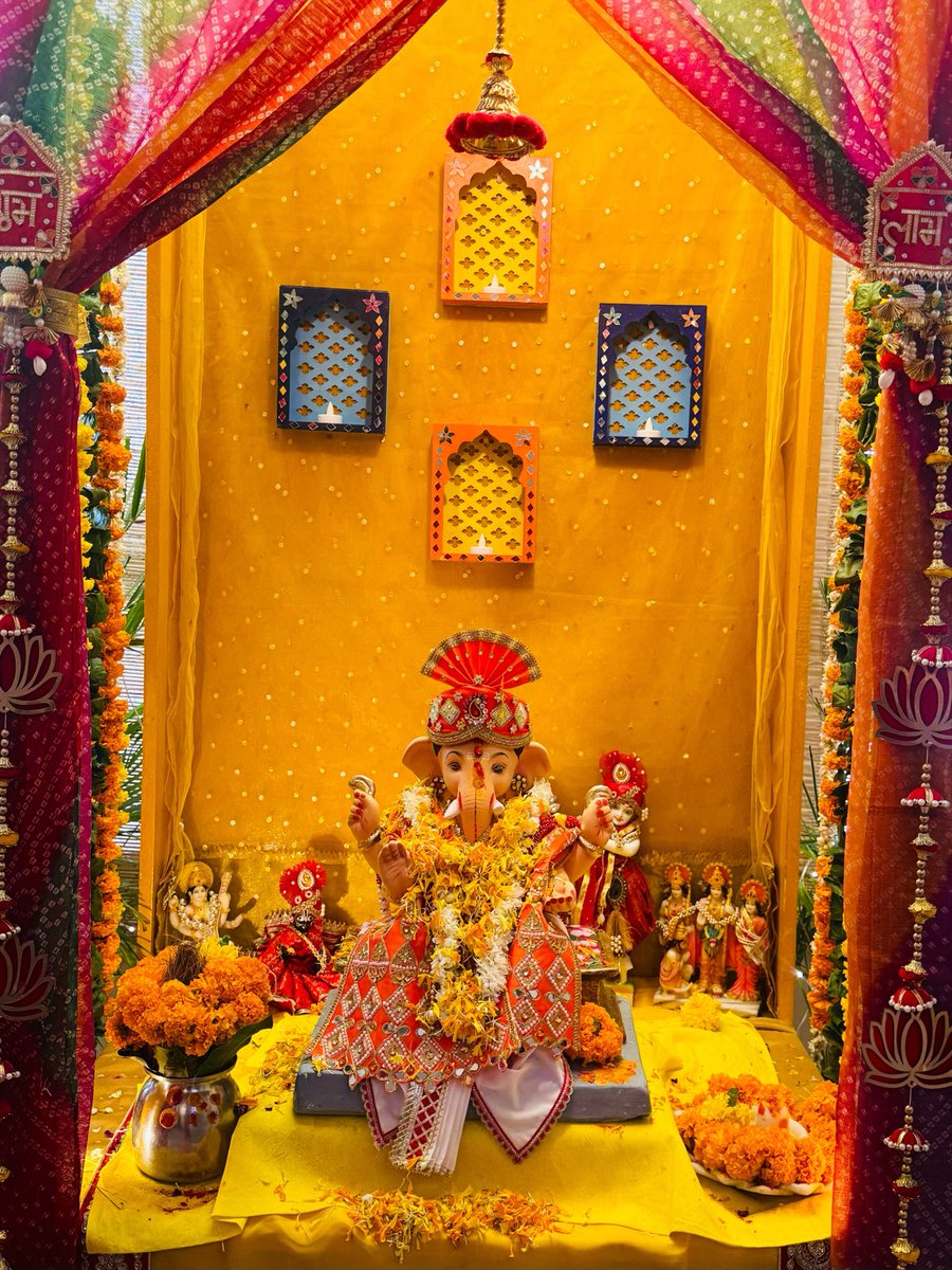 richaanirudh's tweet photo. आज सुबह की आरती में भगवान गणेश से आपके सुख,स्वास्थ्य की प्रार्थना की प्रधानमंत्री @narendramodi जी 🙏 बप्पा की कृपा आप पर बनी रहे 😊🙏 ���न्मदिन की शुभकामनाएँ 💐 @PMOIndia #HappyBirthdayModiji 
#HappyBdayPMModi https://t.co/ykXpqtzKuk