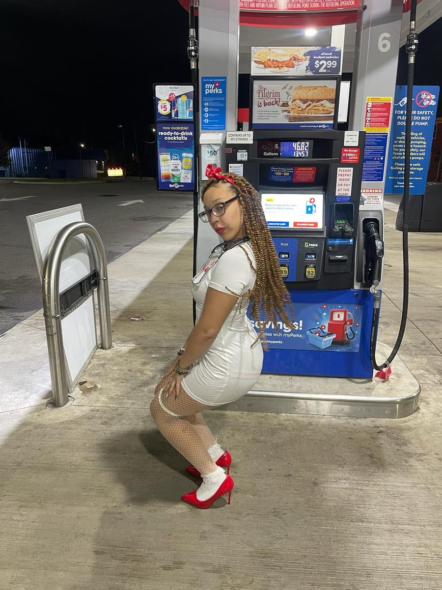 Delphirae_Xo's tweet photo. 😋😉#AfterDark #Latina #NSFWtwt #Findom #Kink
Life would be a whole lot better if I had a man to fill up my tank instead 😒 https://t.co/yNFCpl7fM5