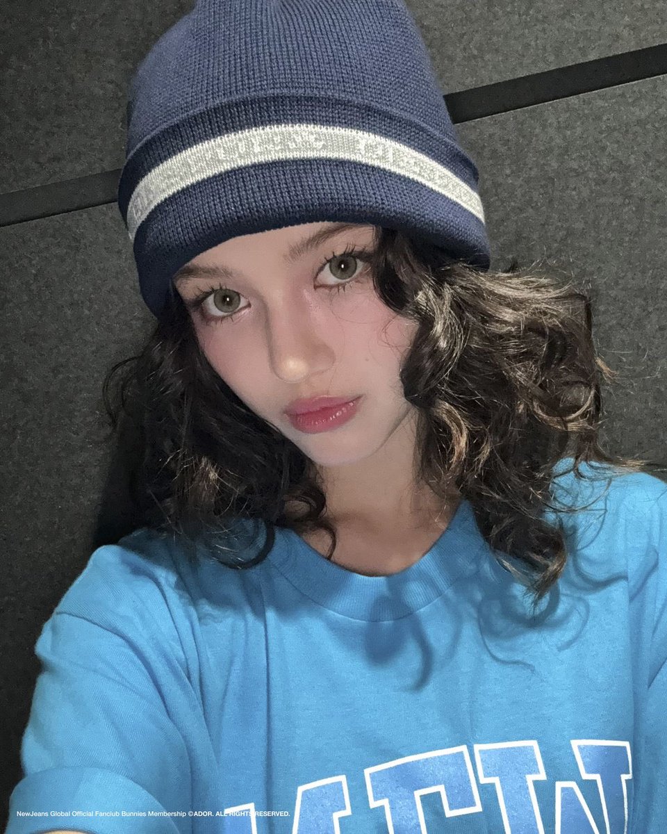 rrlxrrlx's tweet photo. 근데 다니 올리브색 렌즈 진짜진짜 잘어울리는 거 아시는 분   색있는 렌즈 개잘받고 원래 동공색마냥 찰떡이라 혼혈인거 실감나서 ㅈㄴ조음../// https://t.co/NFChBsbHL5