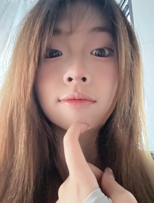 Curieuse__'s tweet photo. 刚在酒吧认识的美女，玩了会儿骰子喝了我加料的酒，去卫生间就出不来了，既然出不来那就让我进去吧，厕所的门紧闭着，谁也不知道里面正在发生什么 https://t.co/rxHblKsiod