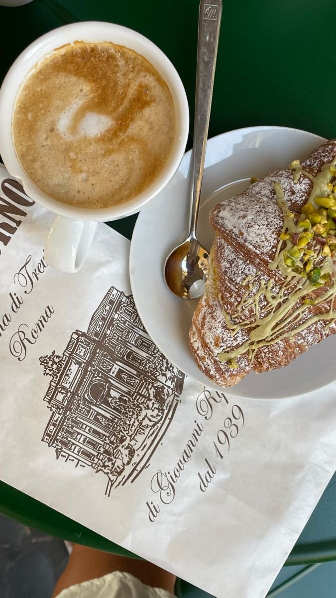 mozinity's tweet photo. Breakfast in Rome https://t.co/D6AZG3KHCu