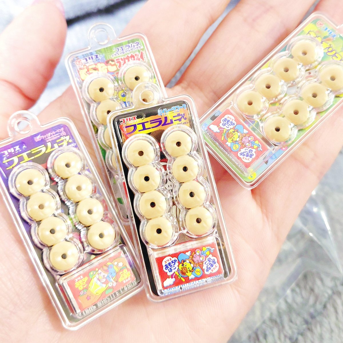 comrindq's tweet photo. フエラムネミニチュアついてるやつ見つけてGET～！！全部黄ばんでるシリーズで泣いた😭😭チョコサプのチョコは１つも消費できないけどラムネは食べきれそうだ https://t.co/gRoKc2t9Tp
