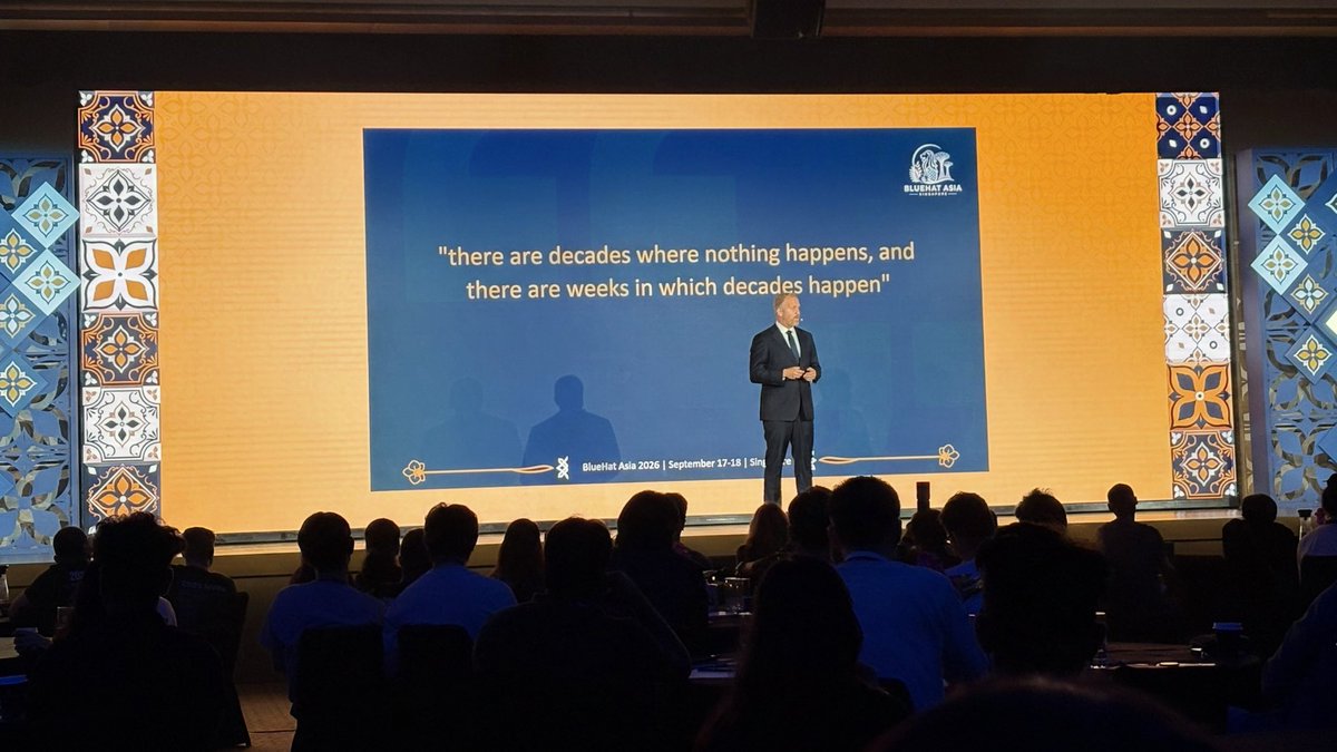 eugeneteo's tweet photo. @halvarflake #BlueHatAsia https://t.co/4Nirm7CEe9