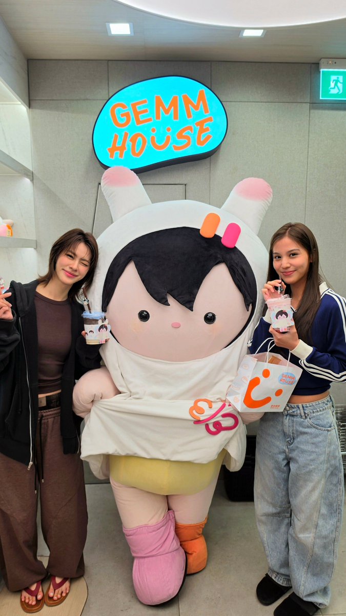 any_GMMTV's tweet photo. ครอบครัวสระอี้ที่ #GEMMHOUSE https://t.co/BDHyolv92O