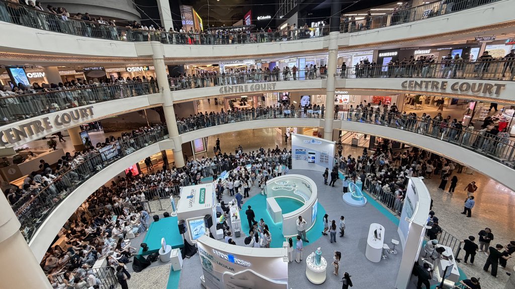 ppjstea's tweet photo. da crowd as of nowwww 

#PerthTanapon #PerthInMalaysia #KDPPE #SupraPERTHfectskin #perthppe https://t.co/Mwgc2lctvR
