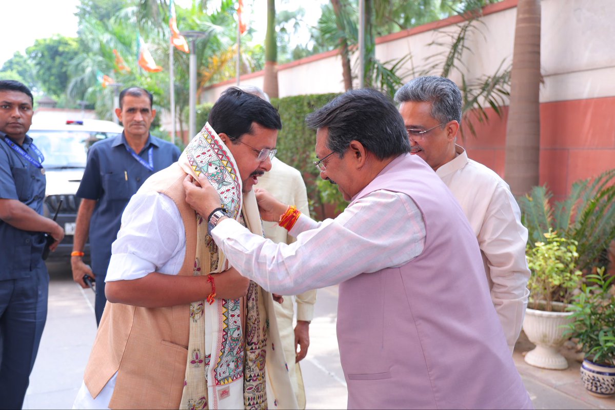 hdmalhotra's tweet photo. माननीय प्रधानमंत्री श्री @narendramodi जी के जन्मदिवस के अवसर पर प्रारंभ हो रहे सेवा संकल्प अभियान के अंतर्गत आज माननीय राष्ट्रीय अध्यक्ष श्री @NitinNabin जी ने स्वयं रक्तदान कर सभी कार्यकर्ताओं के लिए सेवा, समर्पण और मानवता का प्रेरणादायी उदाहरण प्रस्तुत किया। 

इस पुनीत सेवा कार्य में सहभागिता करने का अवसर मिला। रक्तदान महादान है। जीवन की रक्षा के लिए किया गया यह सेवा कार्य मानवता के प्रति हमारी जिम्मेदारी और समाज के प्रति सेवा भाव का प्रतीक है।

इस अवसर पर दिल्ली भाजपा के वरिष्ठ पदाधिकारी एवं देवतुल्य कार्यकर्ता उपस्थित रहे।

#SevaSankalpAbhiyan #BloodDonation #JanSeva #HappyBirthdayModiJi 

@BJP4Delhi @BJP4India @PMOIndia @AmitShah @NitinNabin @blsanthosh @sunilbansalbjp @PavanRanaRSS #HarshMalhotraBJP