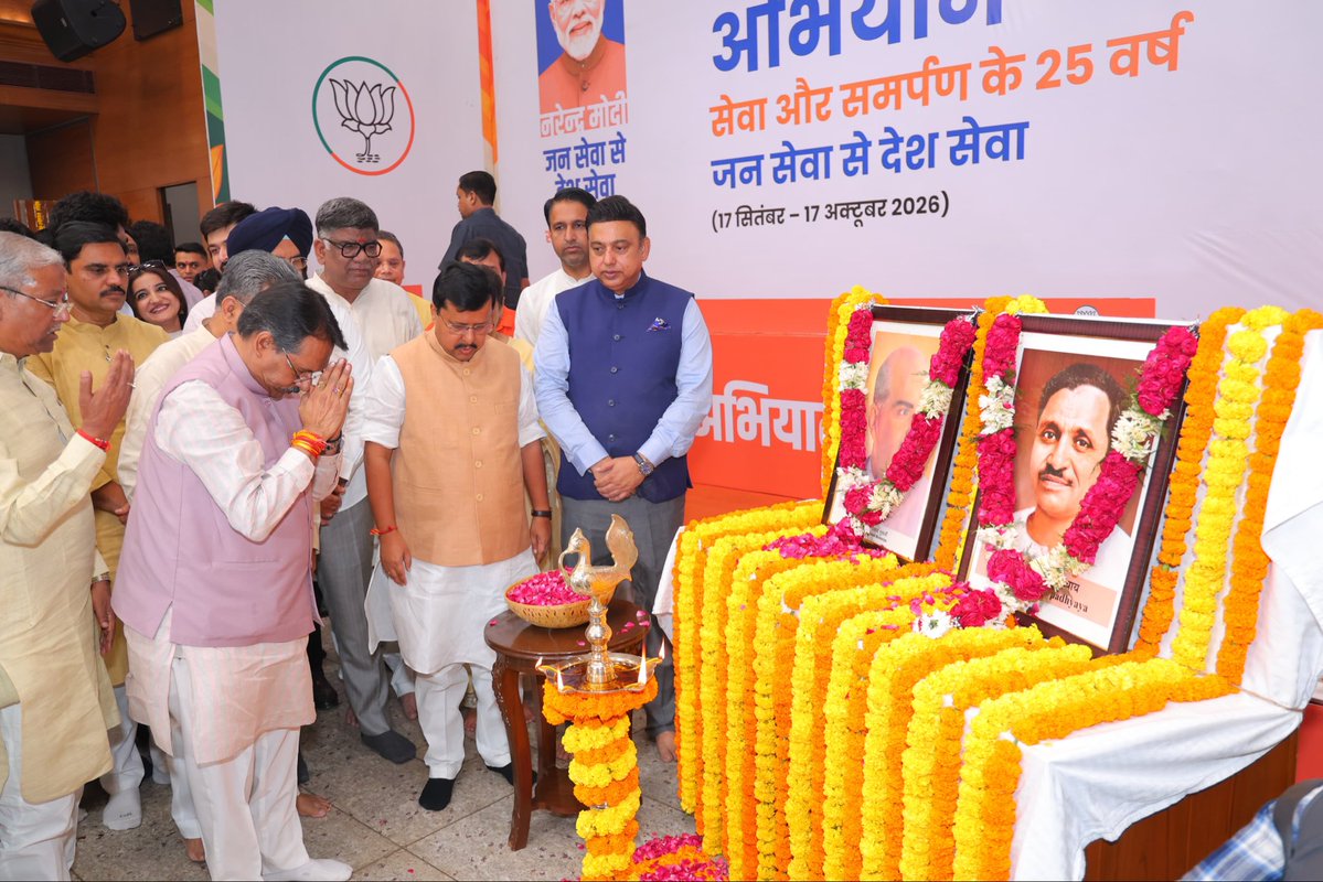 hdmalhotra's tweet photo. माननीय प्रधानमंत्री श्री @narendramodi जी के जन्मदिवस के अवसर पर प्रारंभ हो रहे सेवा संकल्प अभियान के अंतर्गत आज माननीय राष्ट्रीय अध्यक्ष श्री @NitinNabin जी ने स्वयं रक्तदान कर सभी कार्यकर्ताओं के लिए सेवा, समर्पण और मानवता का प्रेरणादायी उदाहरण प्रस्तुत किया। 

इस पुनीत सेवा कार्य में सहभागिता करने का अवसर मिला। रक्तदान महादान है। जीवन की रक्षा के लिए किया गया यह सेवा कार्य मानवता के प्रति हमारी जिम्मेदारी और समाज के प्रति सेवा भाव का प्रतीक है।

इस अवसर पर दिल्ली भाजपा के वरिष्ठ पदाधिकारी एवं देवतुल्य कार्यकर्ता उपस्थित रहे।

#SevaSankalpAbhiyan #BloodDonation #JanSeva #HappyBirthdayModiJi 

@BJP4Delhi @BJP4India @PMOIndia @AmitShah @NitinNabin @blsanthosh @sunilbansalbjp @PavanRanaRSS #HarshMalhotraBJP