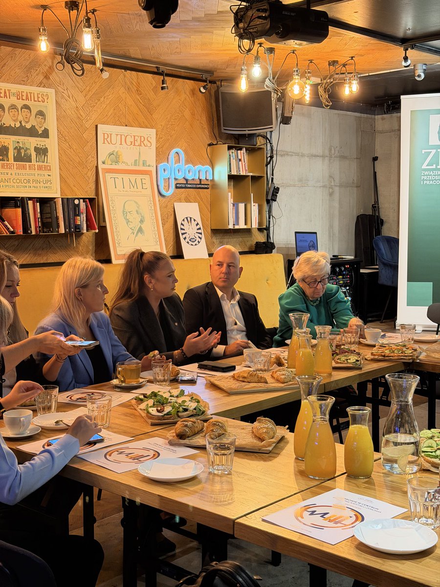 ZPPnetpl's tweet photo. Właśnie trwa „Śniadanie dla zdrowia. Miejsce zdrowia w polityce państwa”, organizowane przez Związek Przedsiębiorców i Pracodawców oraz Instytut Praw Pacjenta i Edukacji Zdrowotnej.

To spotkanie poświęcone najważniejszym wyzwaniom stojącym dziś przed systemem ochrony zdrowia.

Wraz z zaproszonymi decydentami i ekspertami ochrony zdrowia rozmawiamy o tym, w jakim miejscu obecnie znajduje się system oraz jakie działania i zmiany będą potrzebne w najbliższych latach.

Spotkanie ma formułę zamkniętą.

Spotkanie prowadzą:
🔹 Aleksandra Sienkiewicz – Dyrektor Forum Zdrowia Związku Przedsiębiorców i Pracodawców
🔹 Patrycja Rzucidło-Zając – Instytut Praw Pacjenta i Edukacji Zdrowotnej
🔹 dr n. med. Jakub Gierczyński, MBA – ekspert ochrony zdrowia