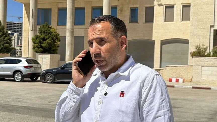 hamzattar's tweet photo. Alaa El Rimawi is a Palestinian journalist who launched an initiative last week to help Palestinians wipe the debts of those who can’t afford to repay, as the economic situation worsens due to Israeli financial policies and settler attacks.

Israel kidnapped Alaa this morning. https://t.co/45gRGcNQ4i