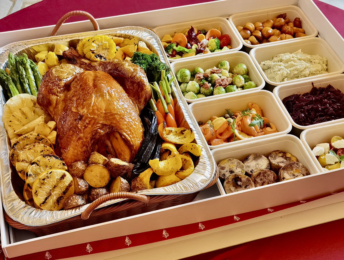 cindh210656's tweet photo. Thanksgiving feast alert! Tender roasted turkey, creamy mashed potatoes, and warm pumpkin pie—your holiday table’s perfect centerpiece is here! Order now to savor the coziest fall flavor with your loved ones. https://t.co/zPj2SU1957