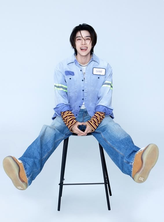 bliblidotcom's tweet photo. hari ini beneran jadi #HENDERY_Thursday! 

HENDERY FIRST SINGLE OUT NOW! AAAA suara dan visualnyaa! 😍

WayZenNi, apa 3 emoji yang paling menggambarkan first listen kalian? https://t.co/JkWB9J9w6u